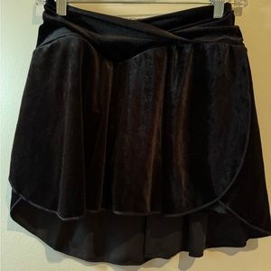 Halara Velvet skirt w/ built in shorts and pockets